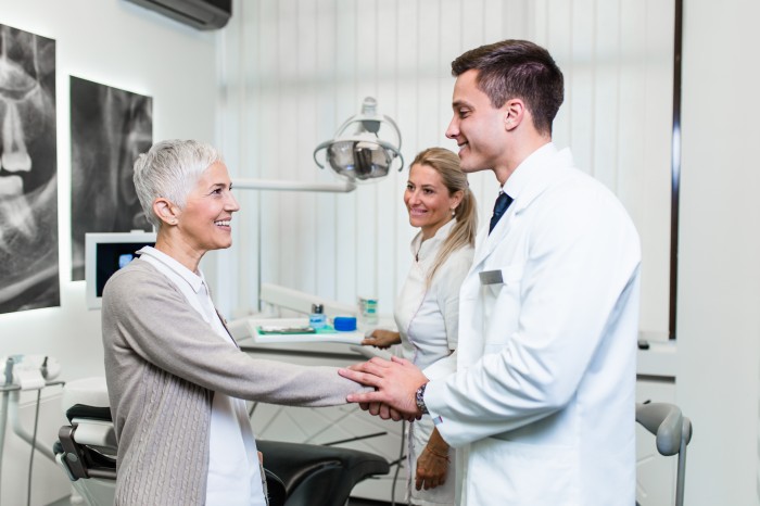 In unserer Praxis bieten wir Ihnen hochwertige All-on-4-Zahnimplantaten zu günstigen Preisen an In unserer Praxis bieten wir Ihnen hochwertige All-on-4-Zahnimplantaten zu günstigen Preisen an