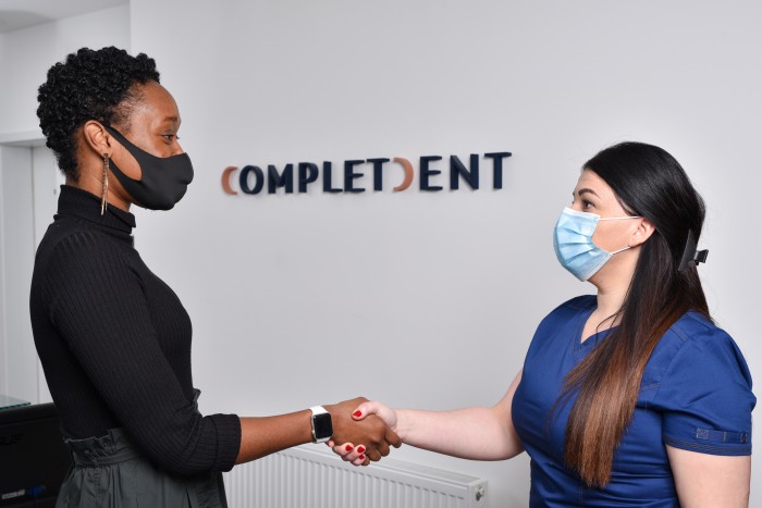 Eine Zahnzusatzversicherung übernimmt Kosten, die die Krankenkasse nicht abdeckt.