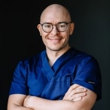 Dr. Adorján Szakál - Implantologe bei CompletDent